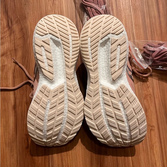 Saucony Womens Triumph 19 S10678-214 Pink Brown Running Shoes Size 9.5 New Latte - Picture 3 of 5